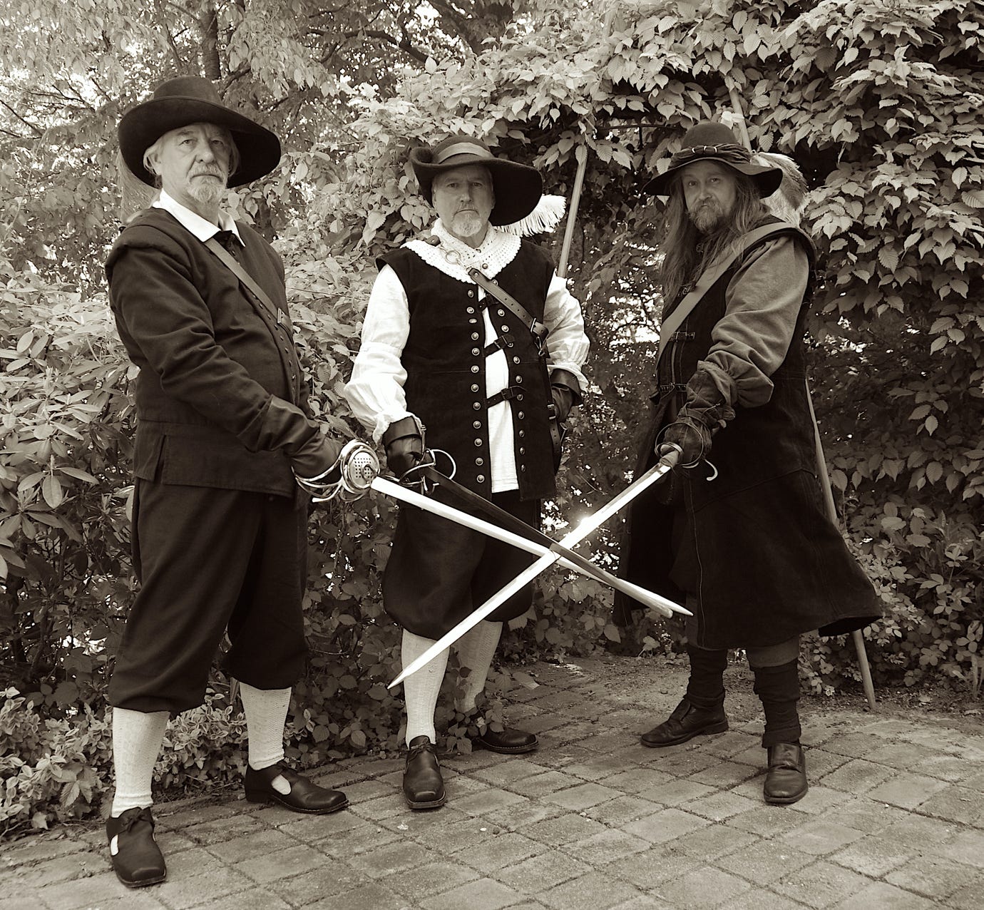 Schnapphähne kreuzen die Rapiere
